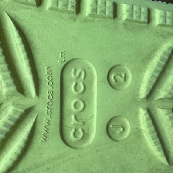 Girls yellow crocs with charms! - Picture 7 of 7